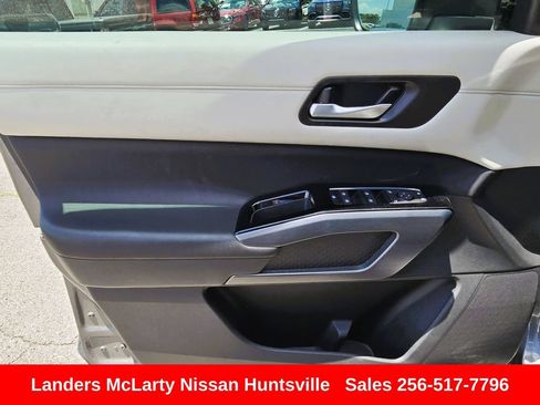 Used 2024 Nissan Pathfinder SL w/ Lighting Package (N92) FWD image 20