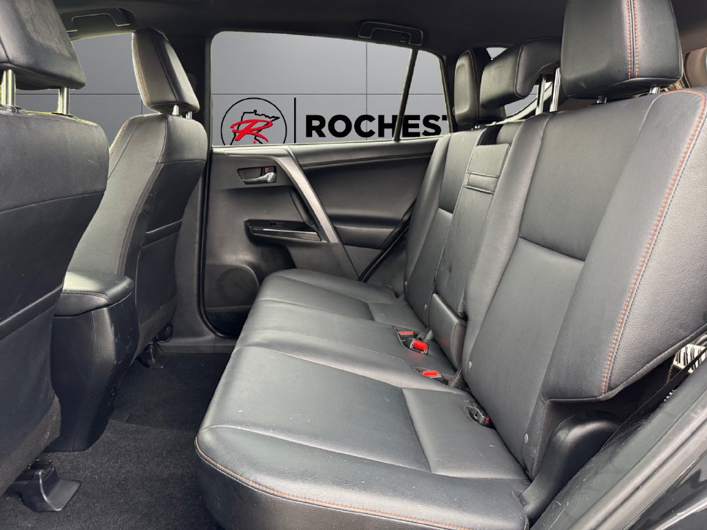 Used 2018 Toyota RAV4 SE AWD/4WD image 16