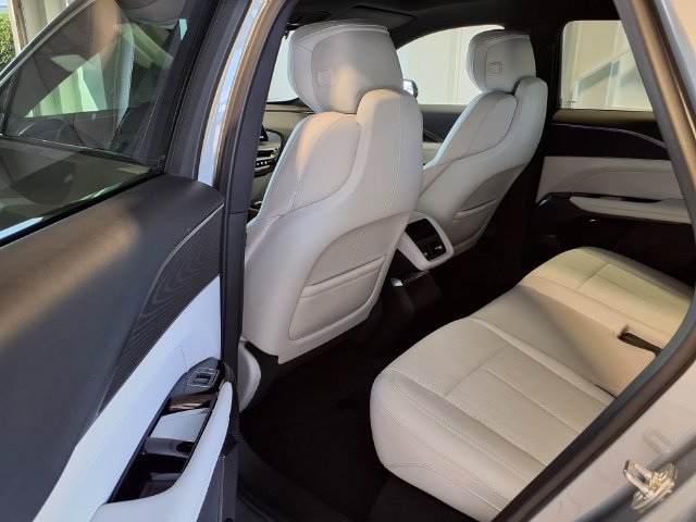 Used 2025 Cadillac Lyriq Luxury RWD image 17