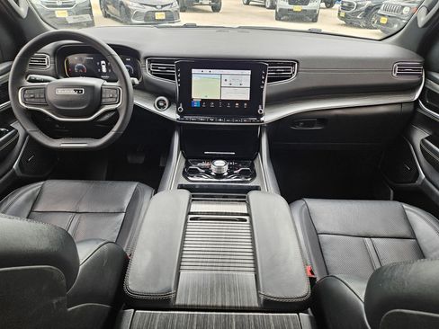 Used 2023 Jeep Wagoneer Series III w/ Preferred Equipment Group image 16