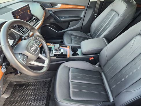 Used 2023 Audi Q5 2.0T Premium w/ Convenience Package image 9