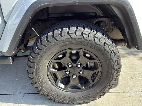 Used 2021 Jeep Gladiator Sport AWD/4WD image 20