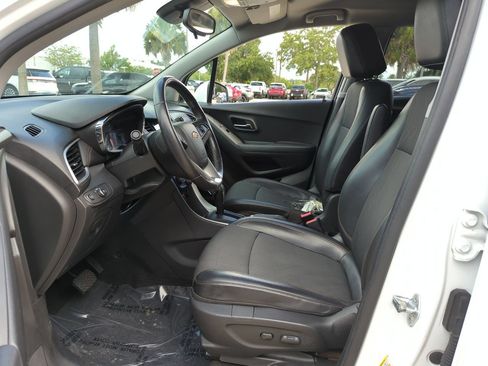 Used 2019 Chevrolet Trax LT w/ LT Convenience Package AWD/4WD image 17