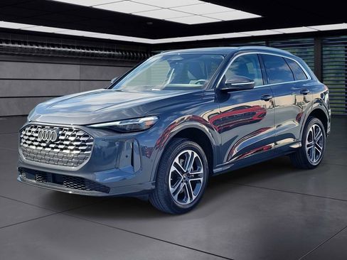 Certified 2025 Audi Q5 Premium Plus w/ Premium Plus AWD/4WD image 1