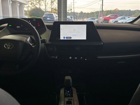 Used 2025 Toyota Prius LE image 21