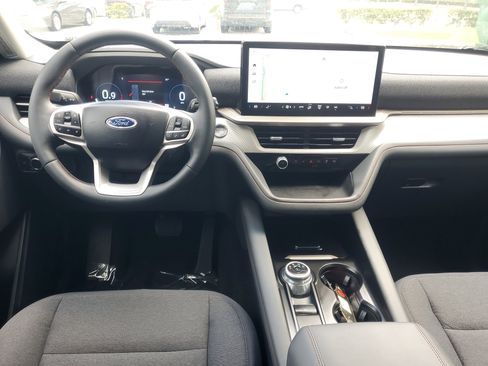 Used 2025 Ford Explorer Active RWD image 11