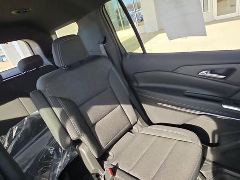 Used 2025 Chevrolet Traverse LT w/ Driver Confidence Package image 15
