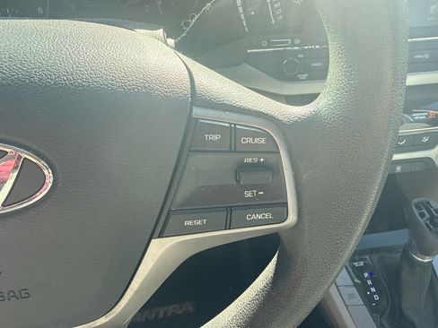 Used 2017 Hyundai Elantra SE FWD image 27