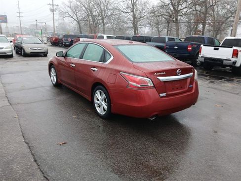 Used 2014 Nissan Altima 2.5 SL w/ Technology Package image 2