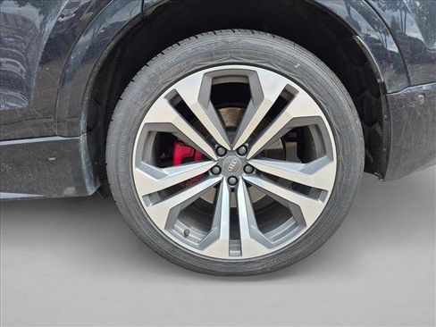 Used 2019 Audi Q8 Premium Plus w/ Premium Plus AWD/4WD image 18