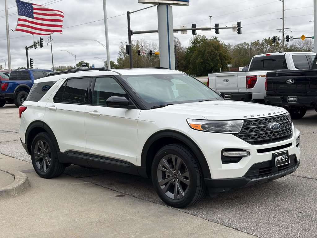 Certified 2023 Ford Explorer XLT w/ Equipment Group 202A AWD/4WD image 7