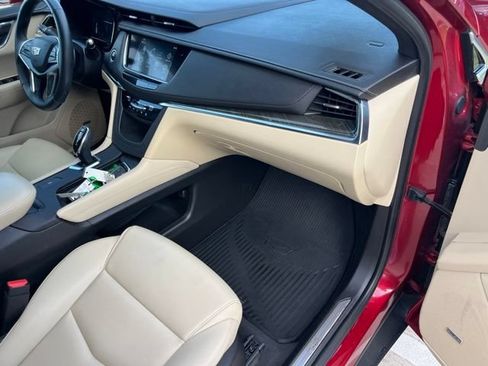 Used 2019 Cadillac XT5 FWD image 32