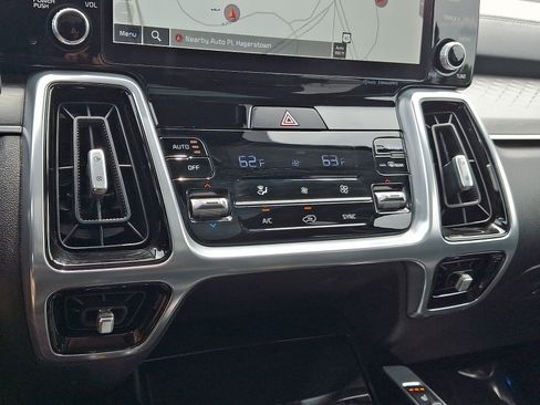 Certified 2023 Kia Sorento SX AWD/4WD image 16