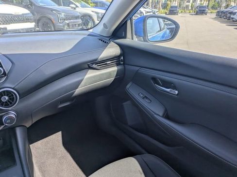 Used 2025 Nissan Sentra SV FWD image 16