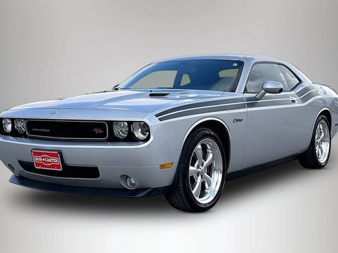 Used 2010 Dodge Challenger R/T image 2