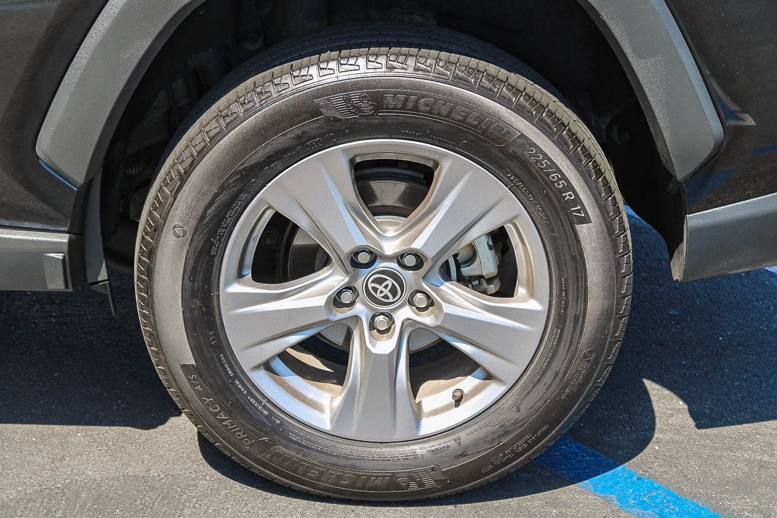 Used 2024 Toyota RAV4 LE AWD/4WD image 12