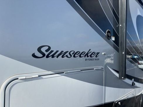 Used 2016 Ford E-450 and Econoline 450 Super Duty w/ Motorhome Prep Package image 2