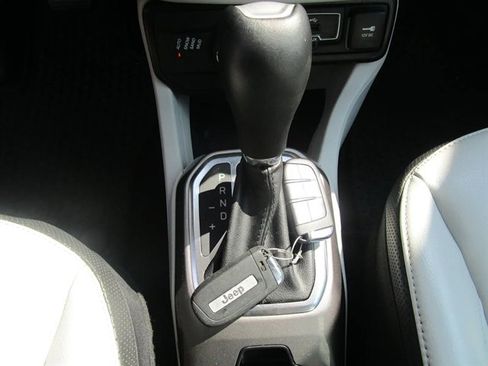 Used 2022 Jeep Renegade Limited image 17