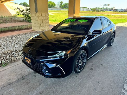 Used 2025 Toyota Camry XSE FWD image 7