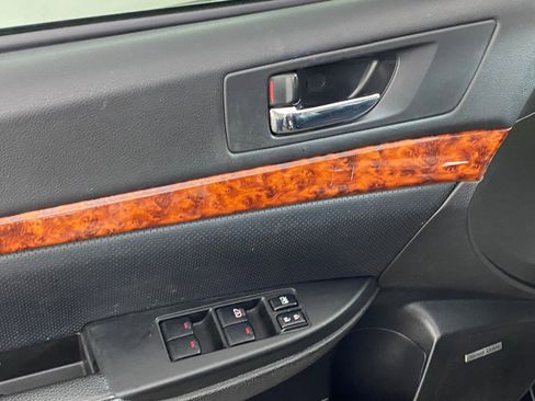 Used 2011 Subaru Outback 2.5i Limited image 26