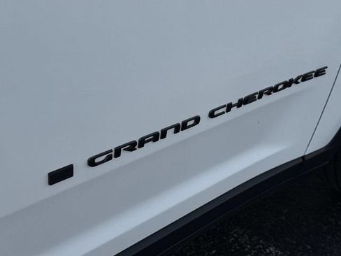 Used 2024 Jeep Grand Cherokee Altitude AWD/4WD image 35