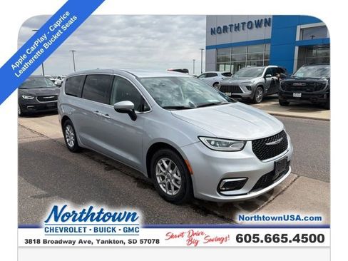 Used 2023 Chrysler Pacifica Touring-L FWD image 5