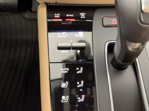 Certified 2026 Porsche Macan S AWD/4WD image 18