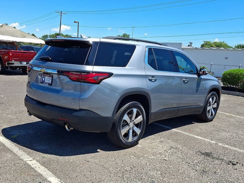 Used 2023 Chevrolet Traverse LT w/ LT Premium Package AWD/4WD image 12