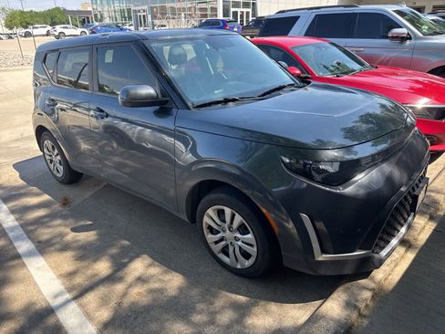 Certified 2023 Kia Soul LX FWD image 2