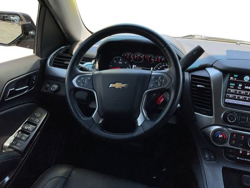 Used 2020 Chevrolet Suburban LT RWD image 11