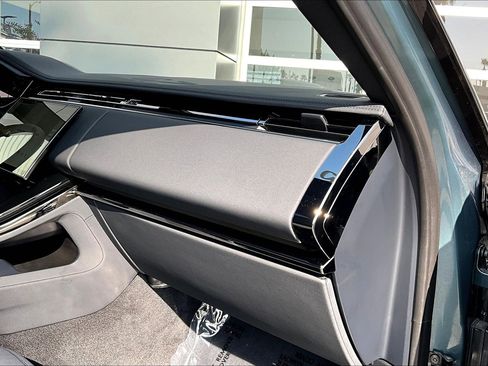 Used 2025 Land Rover Range Rover Sport SE image 16