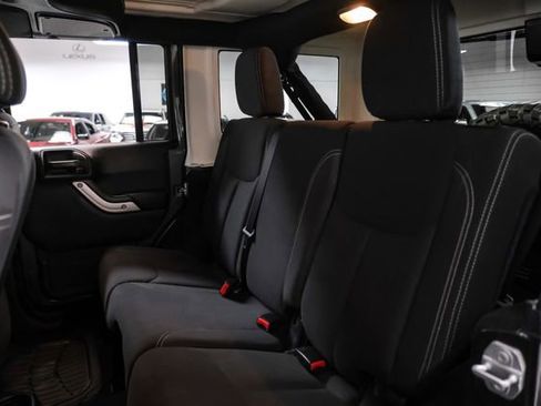 Used 2017 Jeep Wrangler Unlimited Sahara w/ Connectivity Group image 30