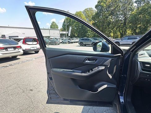 Certified 2025 Nissan Rogue SV AWD/4WD image 17