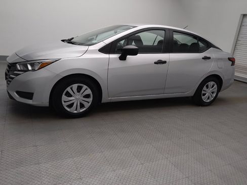 Used 2024 Nissan Versa S FWD image 2