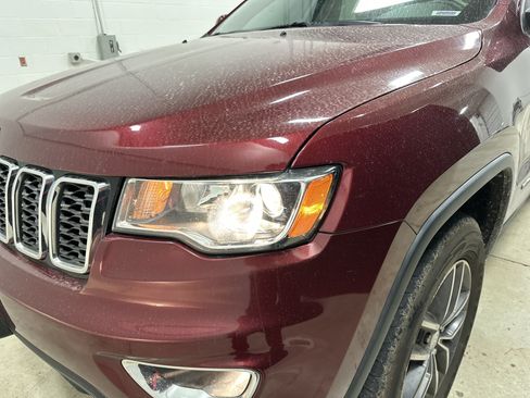 Used 2018 Jeep Grand Cherokee Laredo AWD/4WD image 6