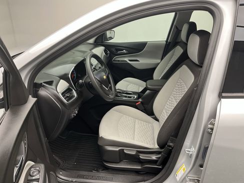 Used 2018 Chevrolet Equinox LS image 3