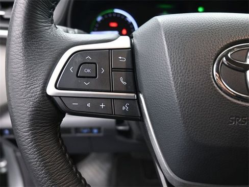 Used 2022 Toyota Sienna XLE image 28