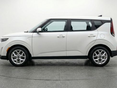 Used 2025 Kia Soul LX w/ LX Technology Package FWD image 5