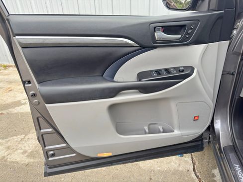 Used 2018 Toyota Highlander Limited image 42