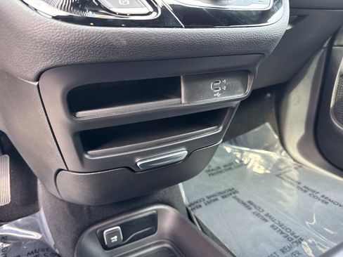 New 2026 Chrysler Pacifica Select FWD image 26