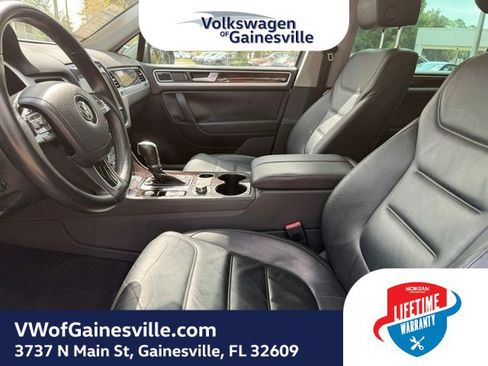 Used 2014 Volkswagen Touareg Executive AWD/4WD image 18