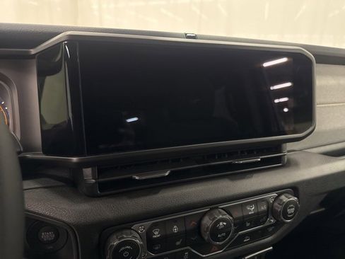 Used 2025 Jeep Gladiator Willys image 13