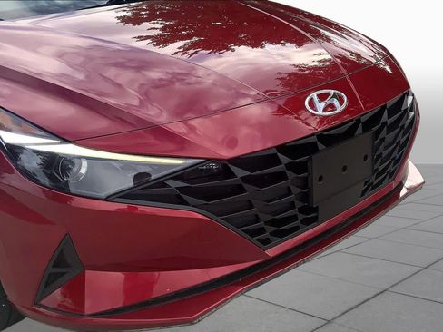 Used 2023 Hyundai Elantra SEL w/ Convenience Package FWD image 32