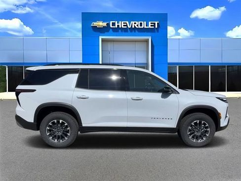 New 2026 Chevrolet Traverse Z71 w/ Enhanced Driving Package image 2