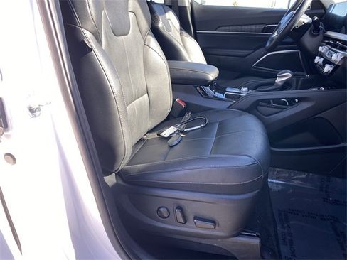 Used 2025 Kia Telluride EX image 36