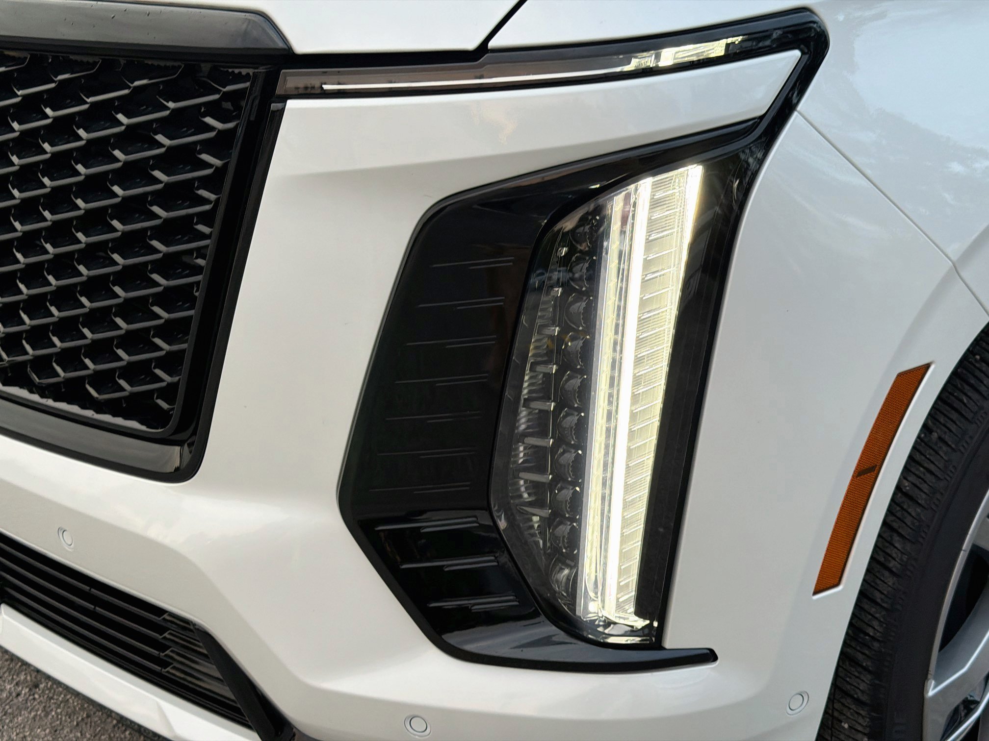 Used 2025 Cadillac Escalade ESV Sport w/ Touring Package AWD/4WD image 9