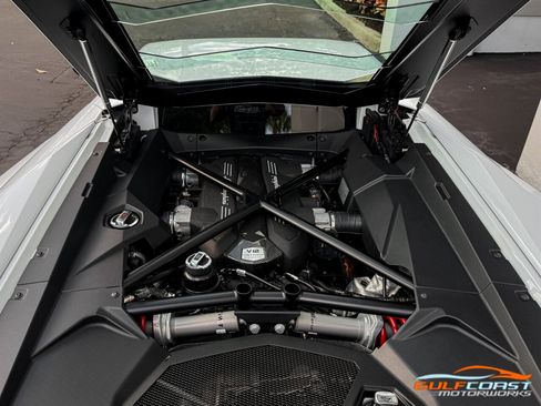 Used 2018 Lamborghini Aventador S image 33