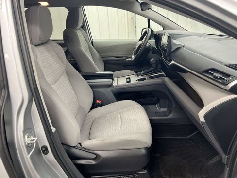 Used 2023 Toyota Sienna LE FWD image 21