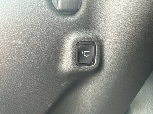 Used 2024 Jeep Compass Latitude w/ Sun and Sound Group AWD/4WD image 11