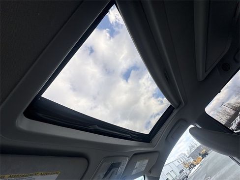 Used 2018 Toyota Sienna XLE Premium image 19